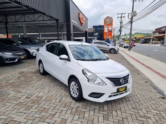 NISSAN VERSA 1.6 16V FLEXSTART SV 4P XTRONIC NISSAN VERSA 1.6 16V FLEXSTART SV 4P XTRONIC